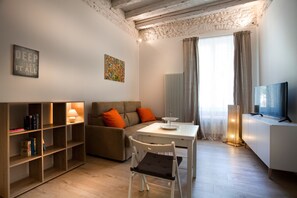 Apartment, 1 Bedroom | Living area | Flat-screen TV - Verona For Rent Studio Bijoux (Verona)