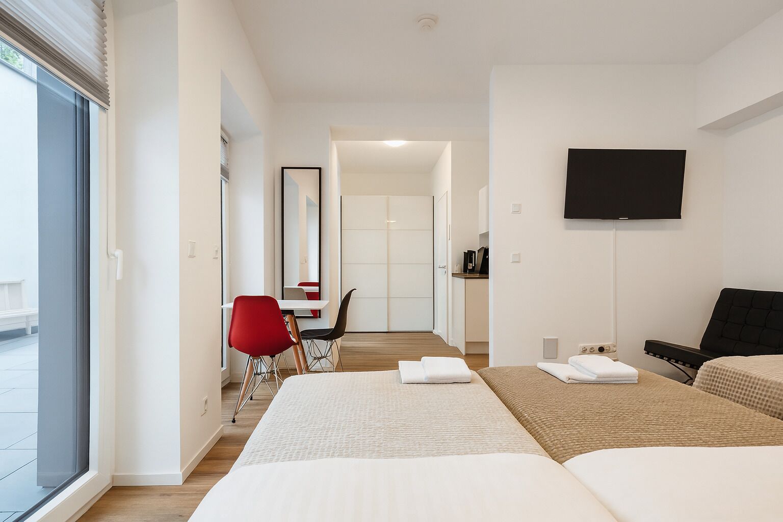 2 habitaciones, ropa de cama de alta calidad y escritorio 