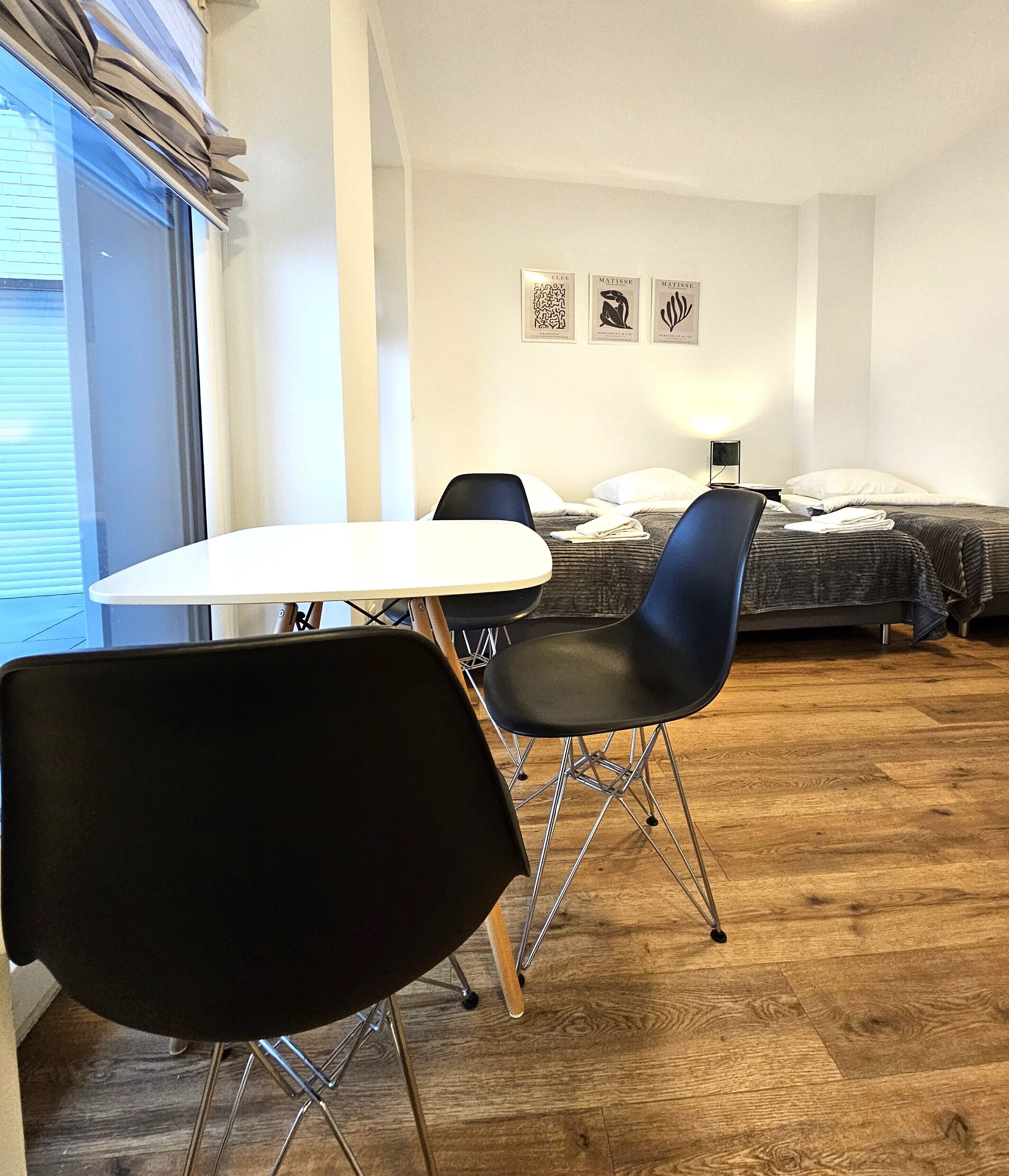 2 habitaciones, ropa de cama de alta calidad y escritorio 