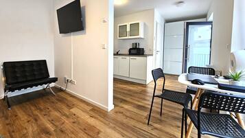 Deluxe appartement | 2 slaapkamers, luxe beddengoed, een bureau, een strijkplank/strijkijzer
