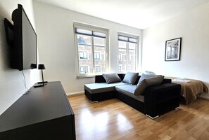 デラックス アパートメント 2 ベッドルーム シティビュー | 2 室のベッドルーム、高級寝具、デスク、アイロン / アイロン台