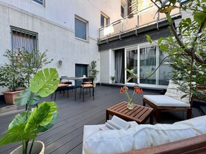 Elite-Apartment, 2 Schlafzimmer, Gartenblick, Eckzimmer | Terrasse/Patio