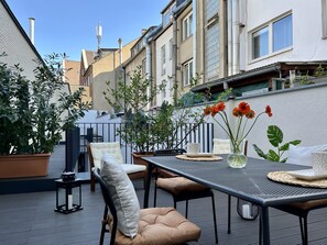 Elite Apartment, 2 Bedrooms, Garden View, Corner | Terrace/patio - Old Town Apartments (Düsseldorf)