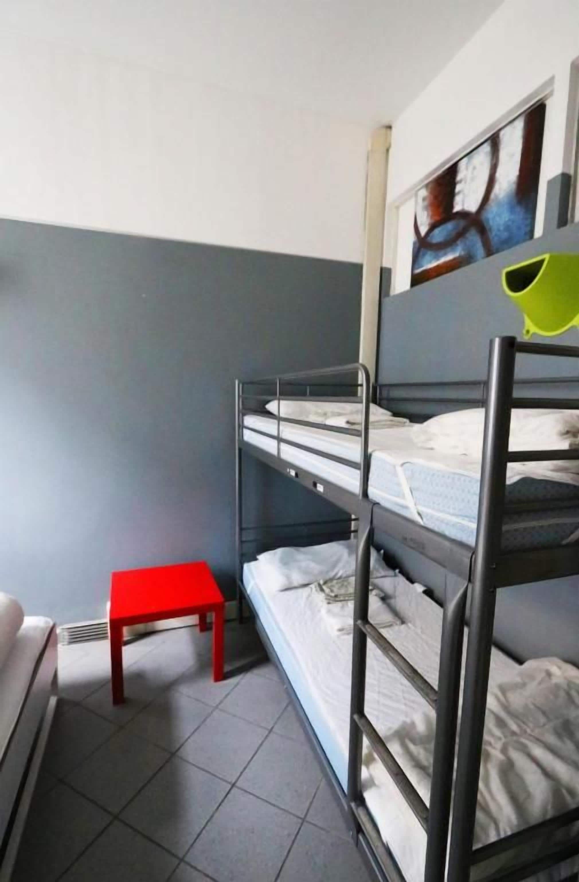 Six bed mixed dorm | WiFi (free)