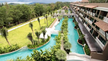 3 outdoor pools, pool umbrellas, sun loungers