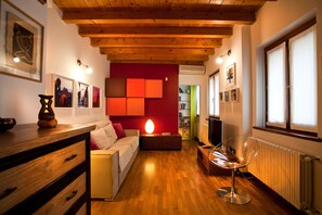 Apartment, 2 Bedrooms | Living area | Flat-screen TV - Verona For Rent Travelers House (Verona)