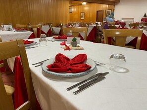 Se sirven desayunos y cenas 