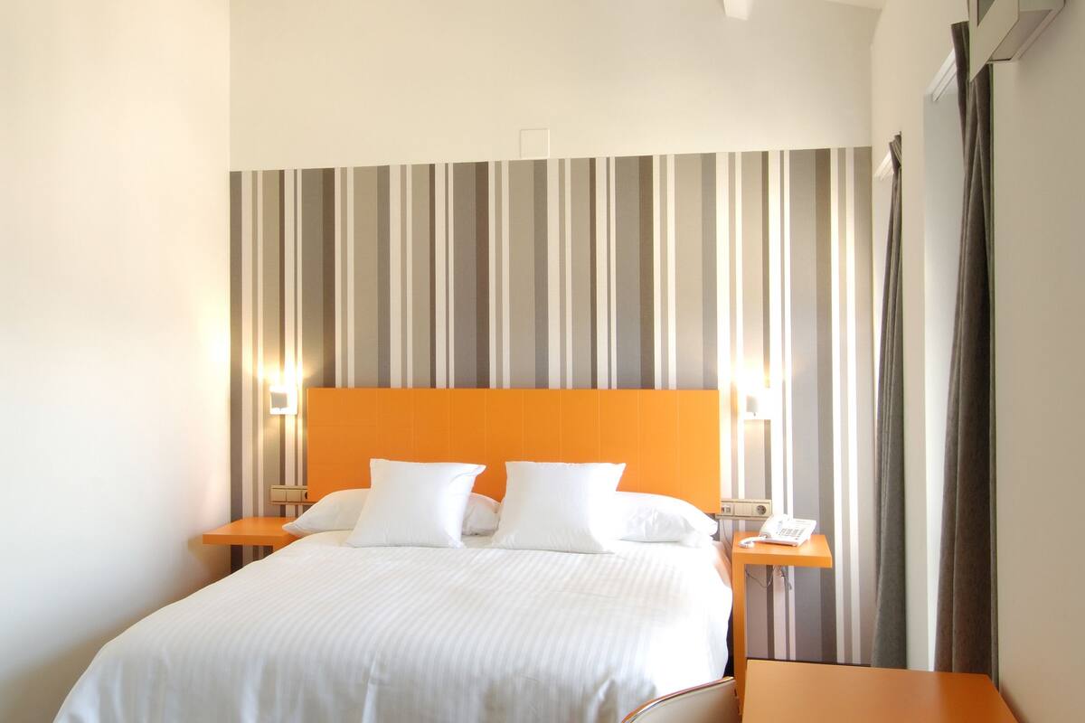 double room single use | 1 bedroom, desk, free cots/infant beds, free wifi