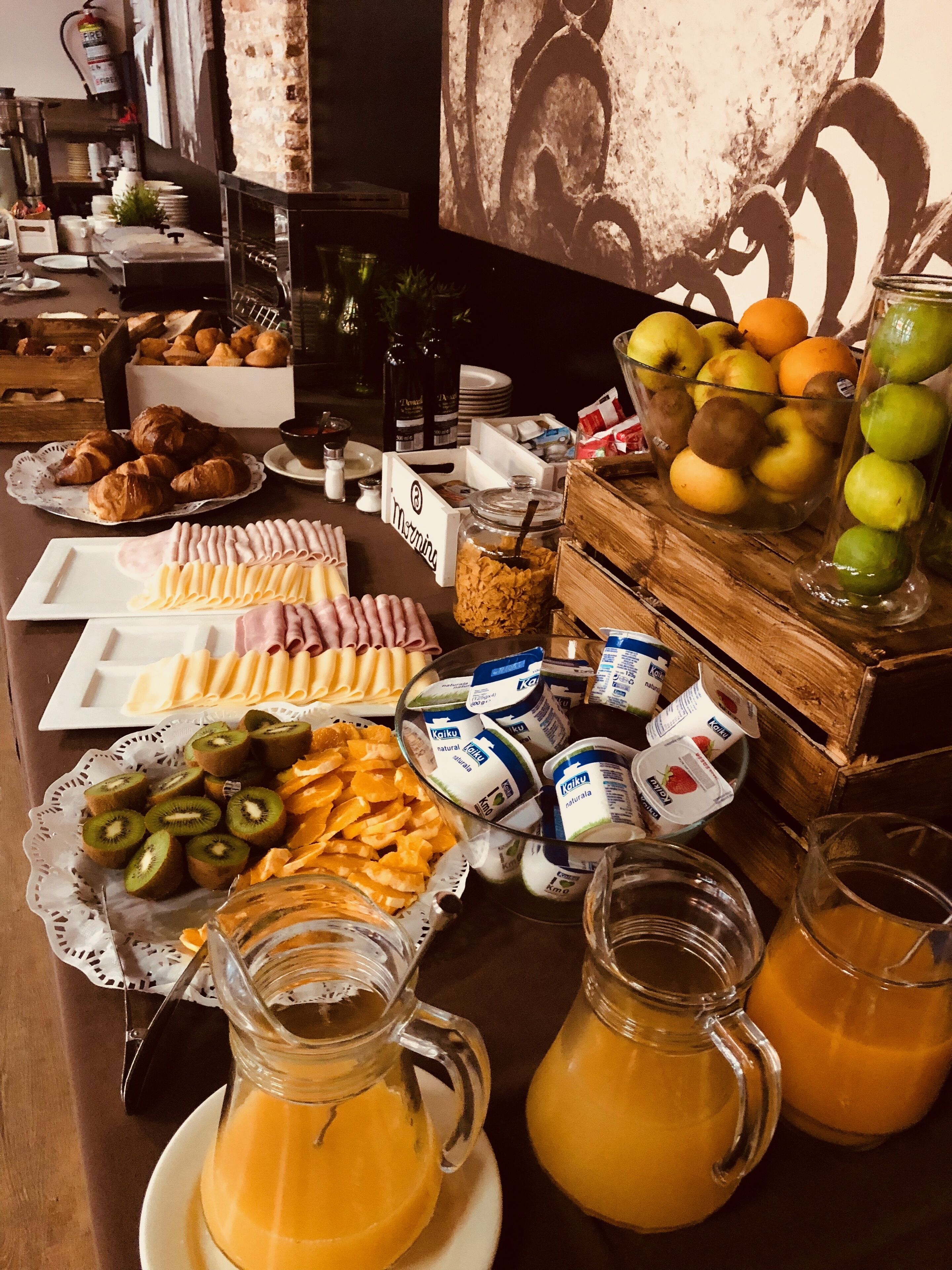 free daily continental breakfast