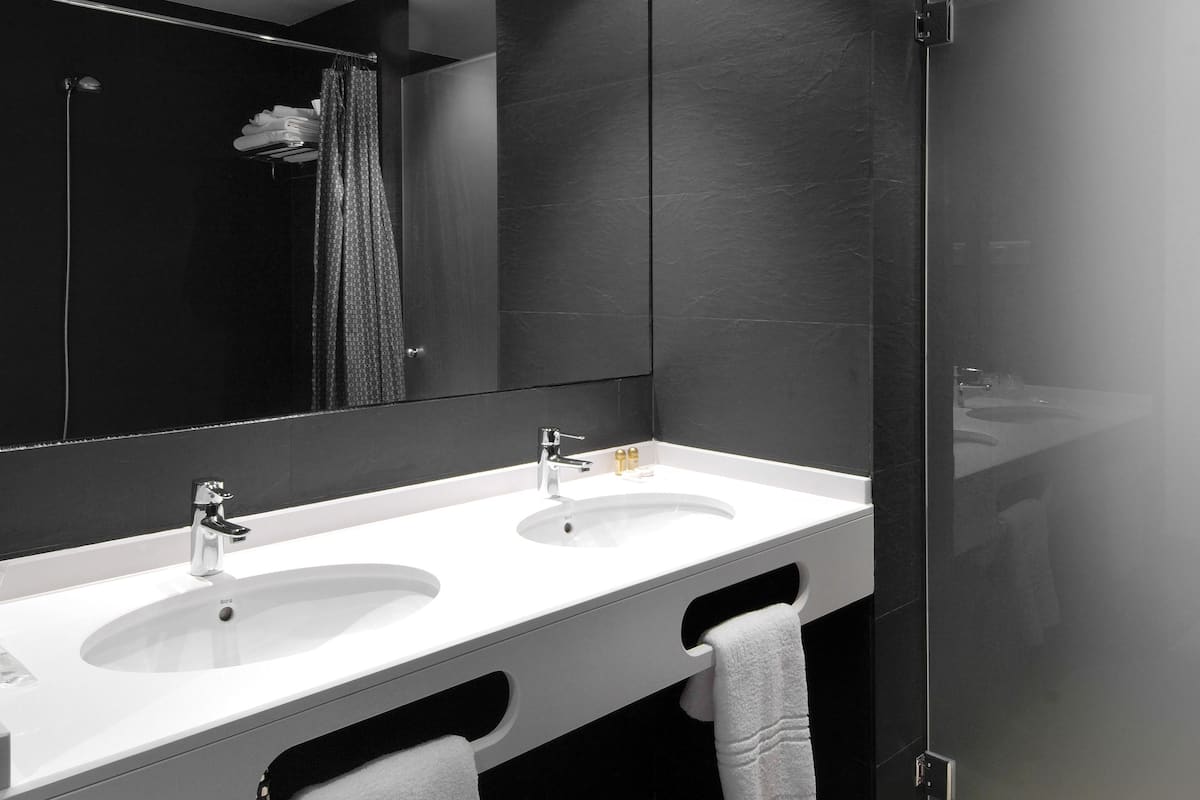 superior double room | interior detail