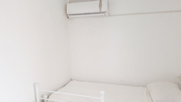 Caja fuerte, cortinas opacas, wifi gratis