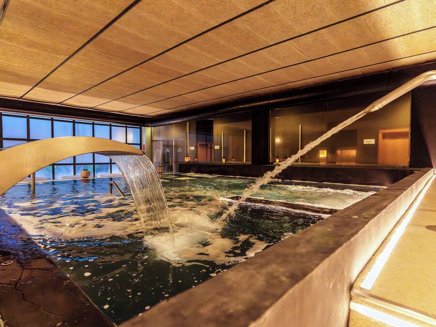 Sauna, steam room, Turkish bath, body treatments, hydrotherapy