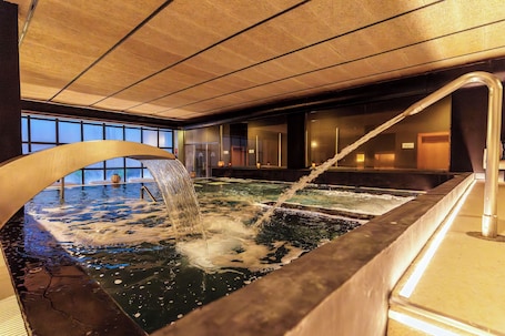 Sauna, steam room, Turkish bath, body treatments, hydrotherapy