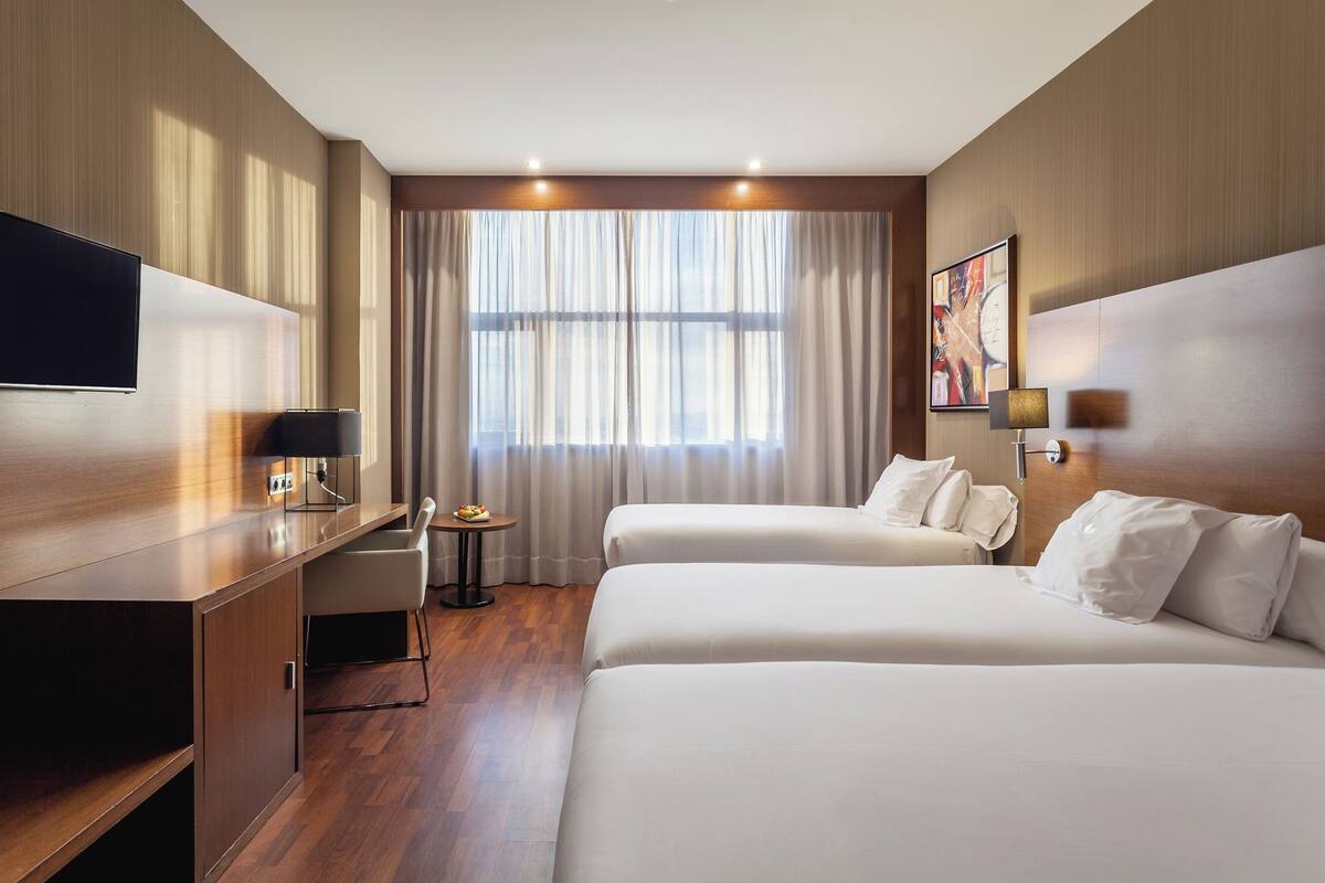 triple room | 1 bedroom, minibar, in-room safe, desk