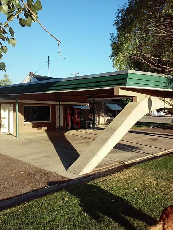 Property grounds - Gunnison Inn (Gunnison)