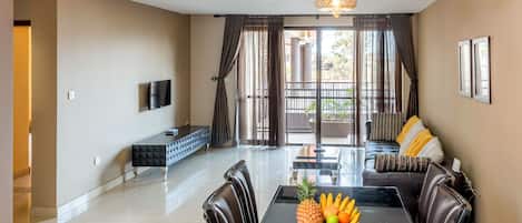 Flat-screen TV, fireplace