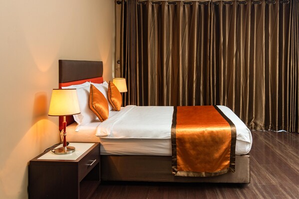 Premium bedding, in-room safe, individually decorated - Tagore Apartments (Kampala)
