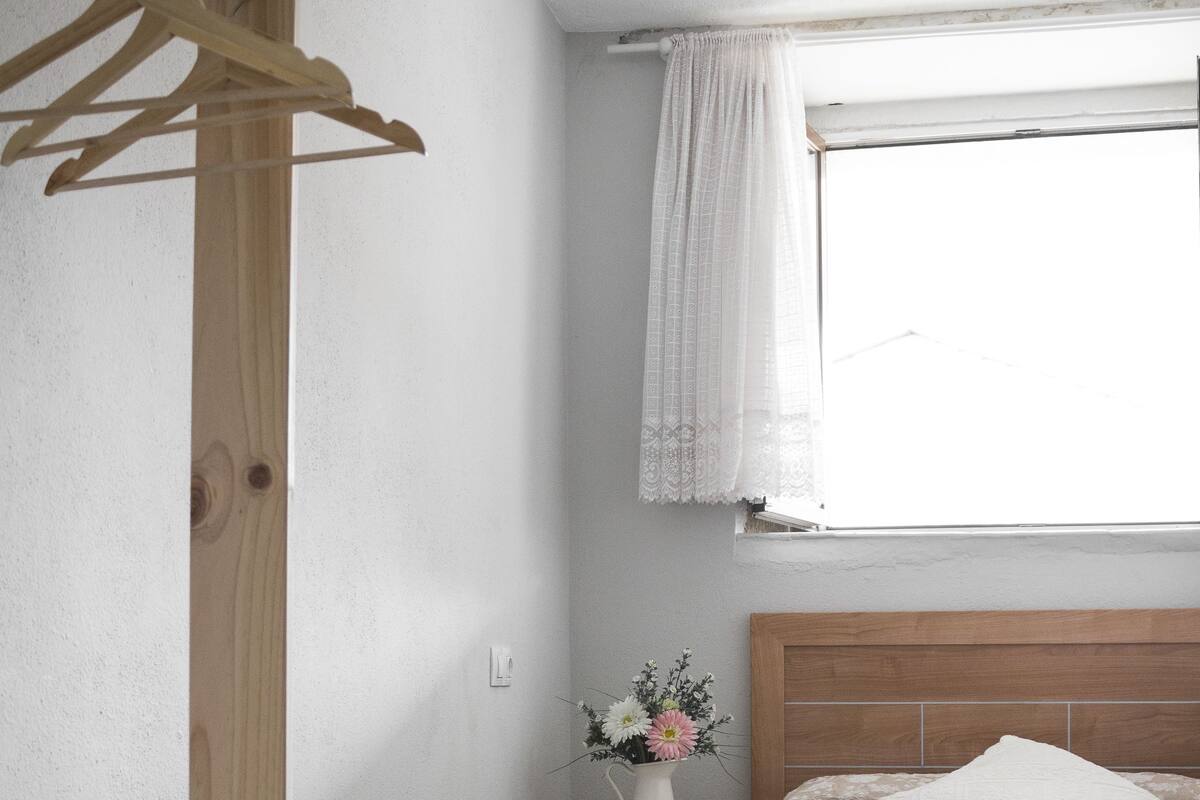 Chambre Simple, salle de bains commune | Wi-Fi gratuit, draps fournis