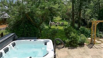 Bathtub spa outdoor