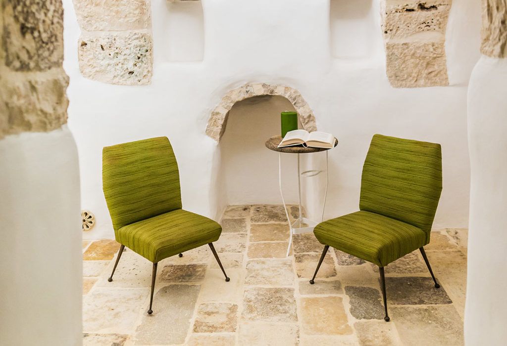 32-inch flat-screen tv with digital channels, tv