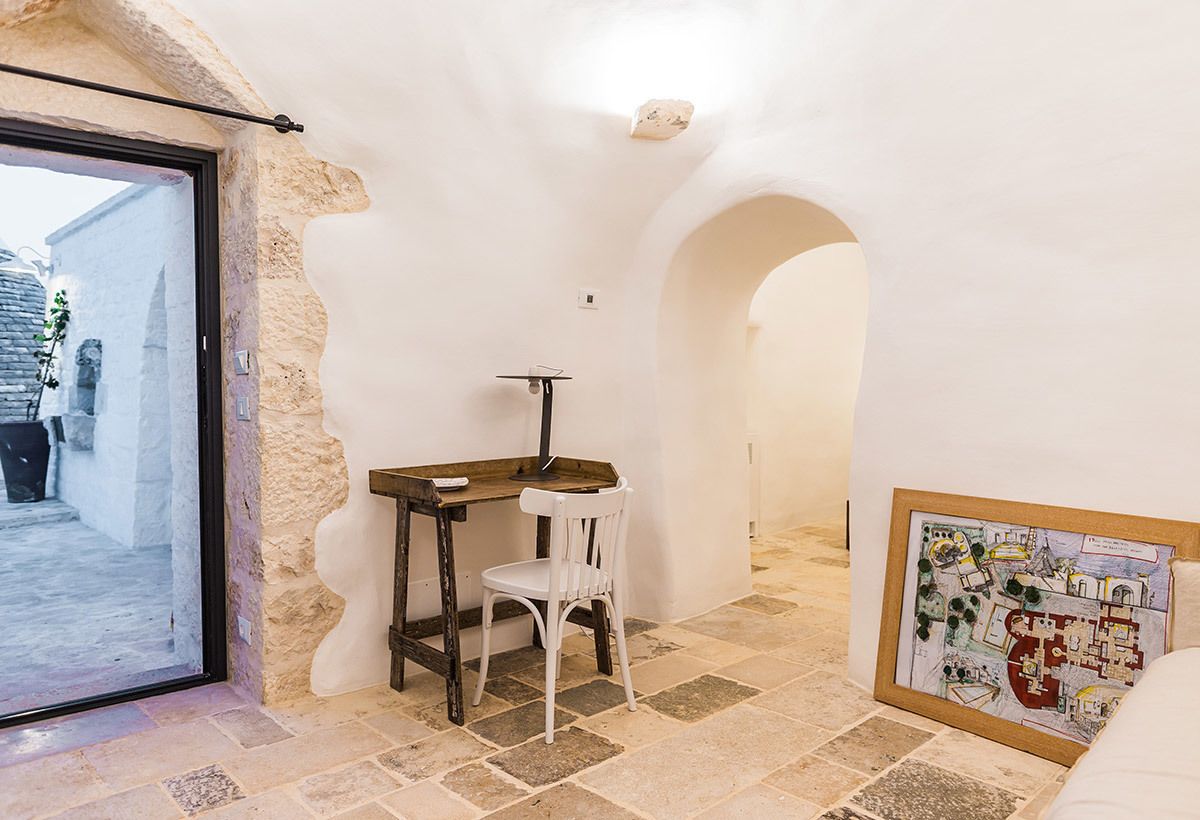 32-inch flat-screen tv with digital channels, tv