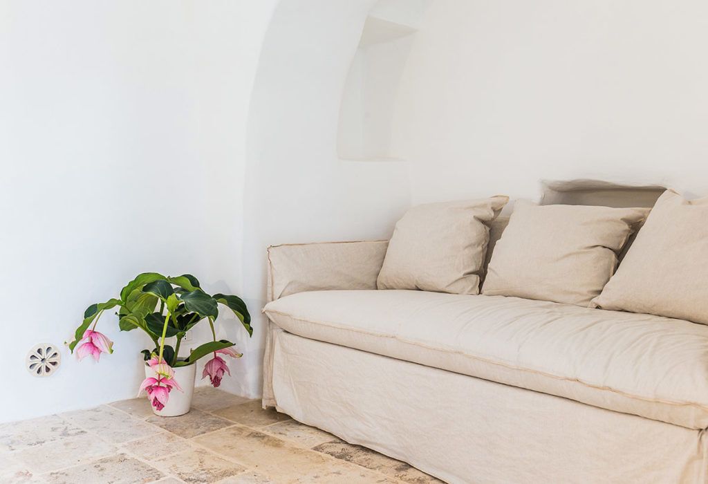 32-inch flat-screen tv with digital channels, tv