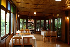 Breakfast and lunch served, local and international cuisine - Mountain View Guesthouse (Chiang Mai)