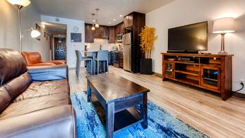 Mountainside, 2 Bedroom - D257 | Living area | 32-inch flat-screen TV with cable channels, TV, fireplace