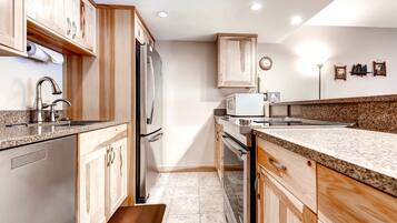 Mountainside, 2 Bedroom - E259 | Private kitchen | Fridge, microwave, oven, stovetop