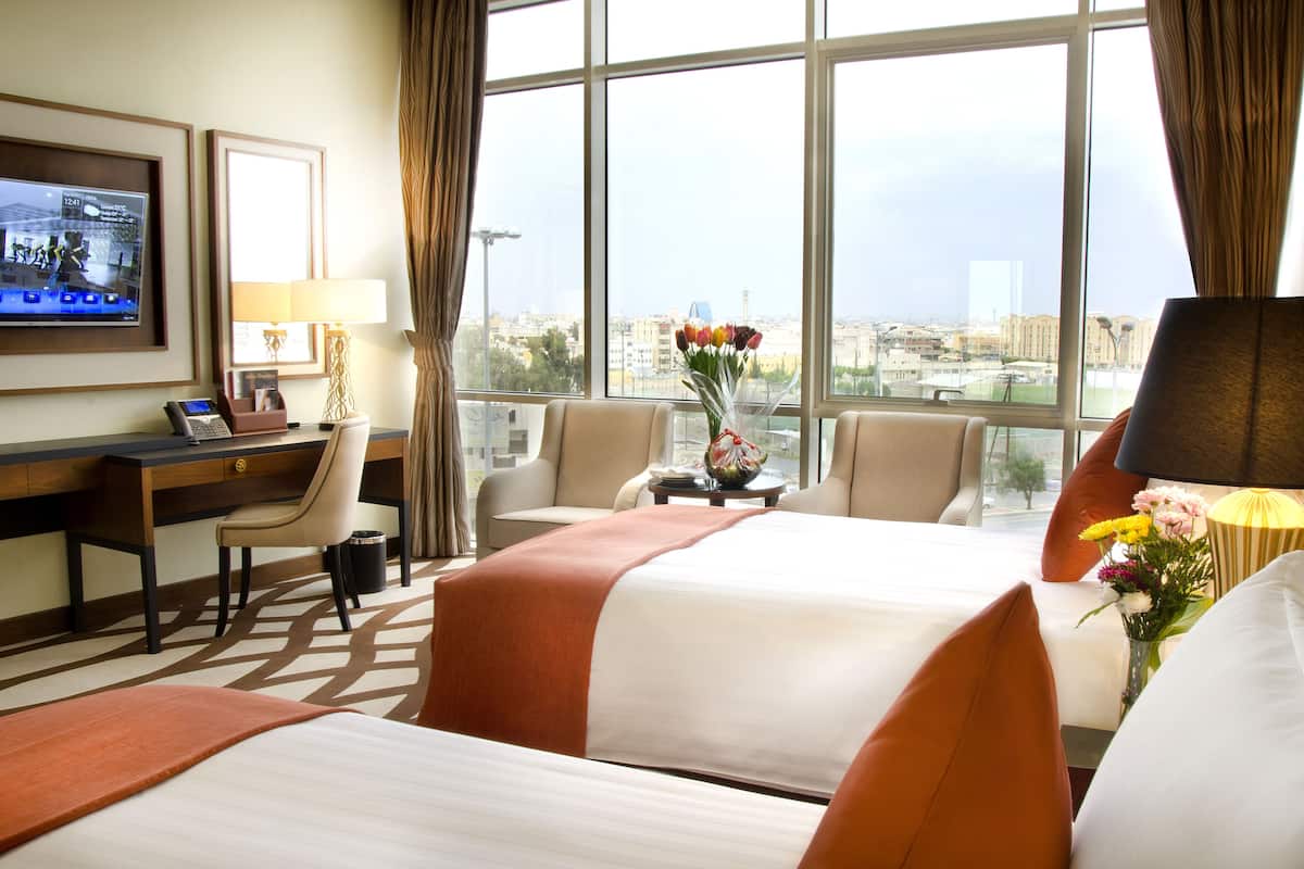 deluxe double room (amber) | minibar, desk, soundproofing, free wifi