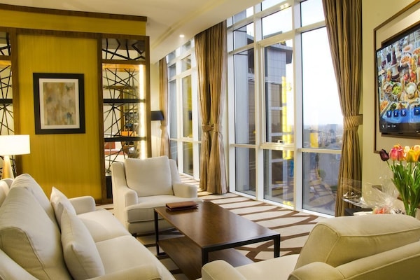 Quartz Suite | Living room | 30-inch LCD TV with satellite channels, TV