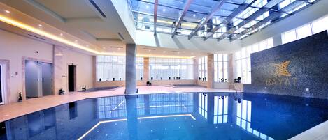 Indoor pool, pool loungers