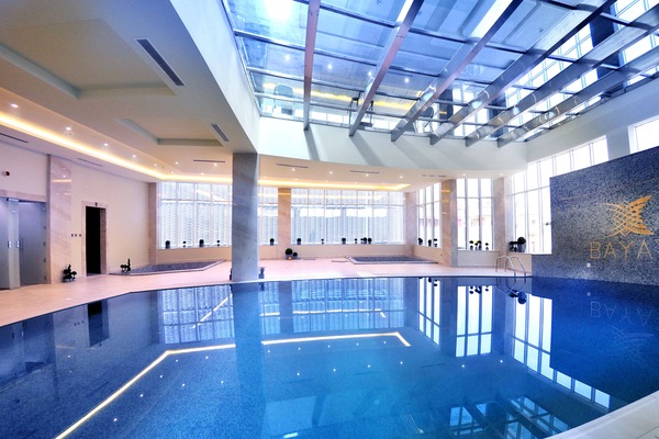 Indoor pool, pool loungers