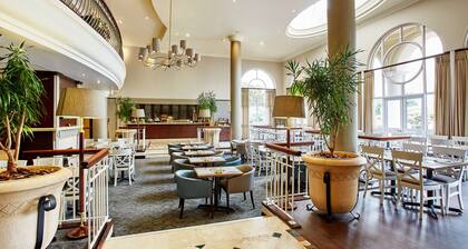 StayEasy Century City