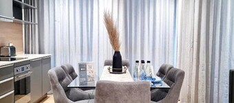 StayEasy Century City