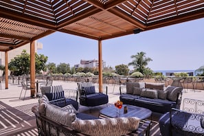 Lobby lounge
