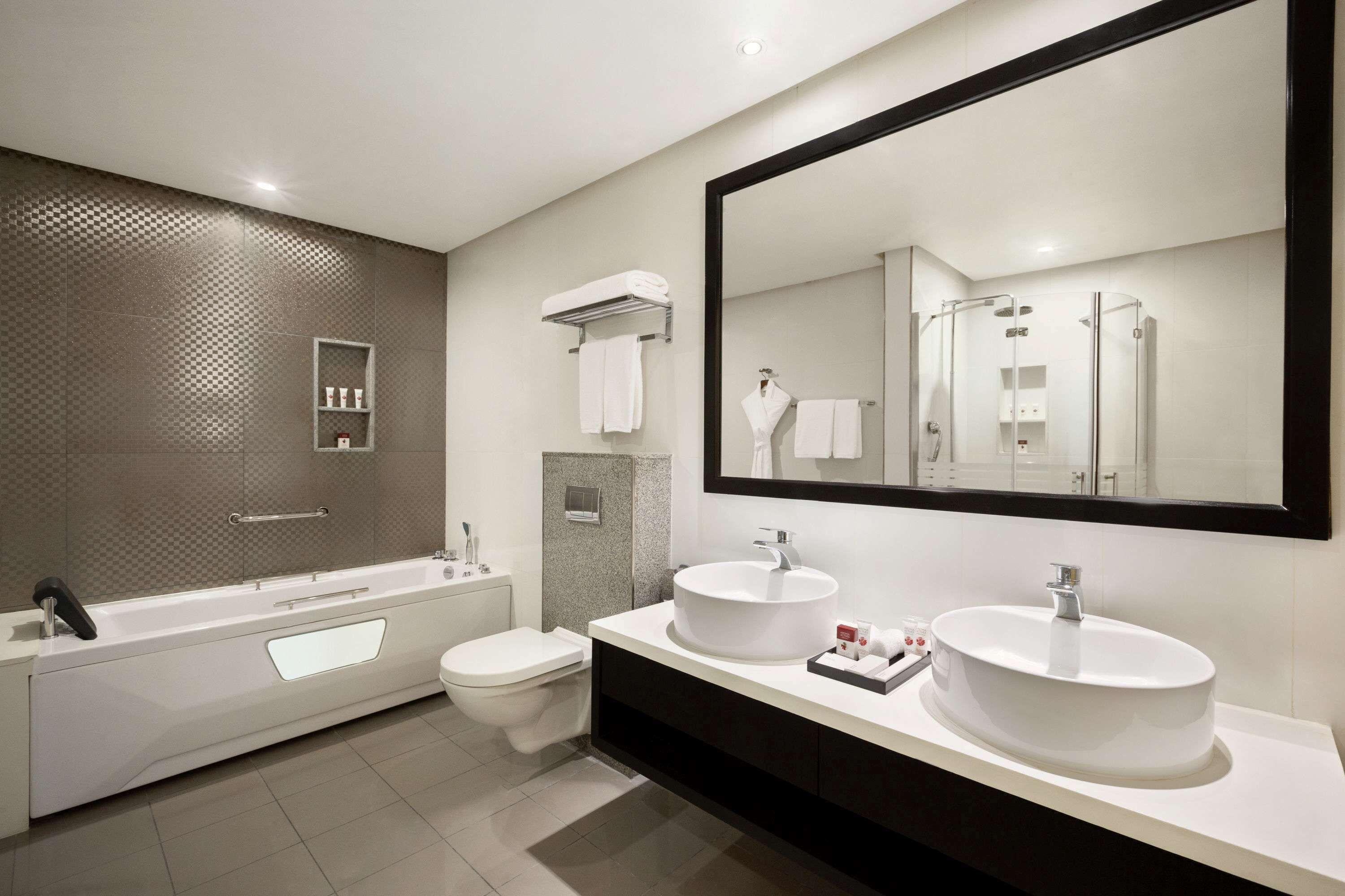 club suite, 3 bedrooms, non smoking | bathroom | deep-soaking bathtub, rainfall showerhead, designer toiletries