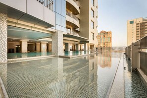 Outdoor pool - Wyndham Garden Manama (Manama)
