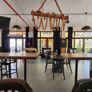 2 restaurants; breakfast, lunch, dinner and brunch served  - T & G Apartments (Marmaris)