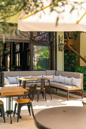 2 restaurants servant le petit déjeuner