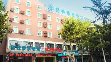 ุงูู
ูุดุฃุฉ ู
ู ุงูุฎุงุฑุฌ