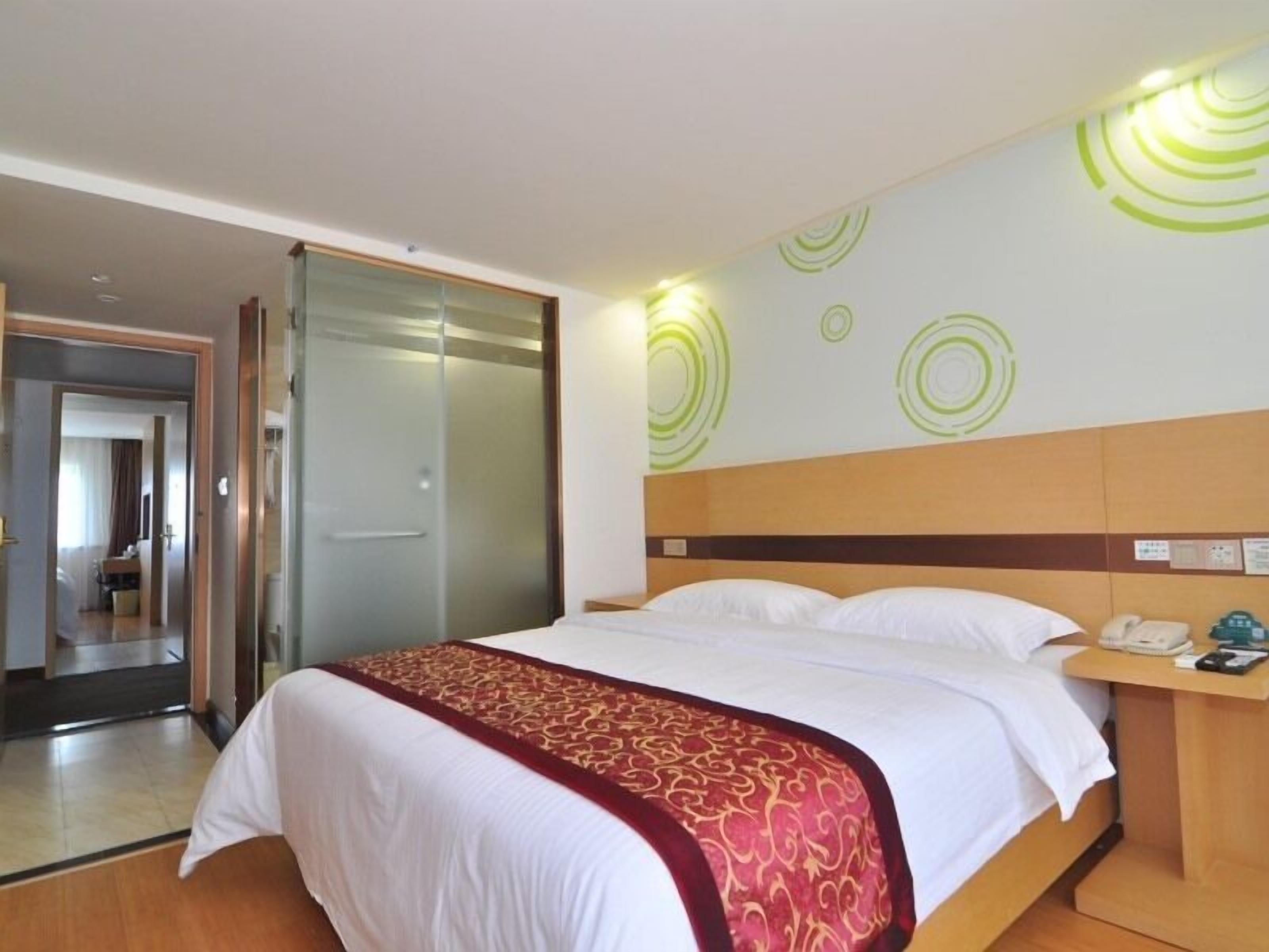 in-room safe, free wifi