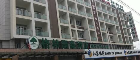 Fachada de la propiedad