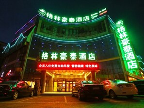 Front of property - evening/night - Greentree Inn Anhui Anqing Guangcaisiqi Business H (Anqing)