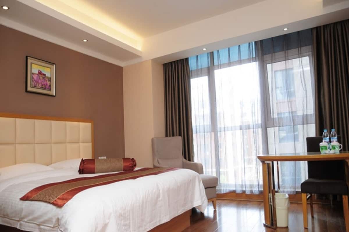 In-room safe, blackout curtains, iron/ironing board, free WiFi
