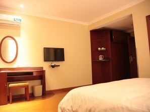 Cortinas blackout, ferros/tábuas de passar roupa, Wi-Fi de cortesia