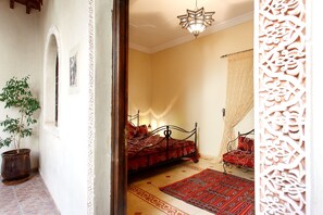 Junior Double or Twin Room, 1 Double or 2 Twin Beds | In-room safe, individually decorated, individually furnished - Riad La Kahana (Marrakech)