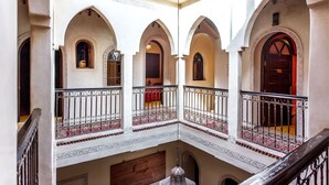 A multi-level courtyard with arched doorways and a central staircase. - Riad La Kahana (Marrakech)