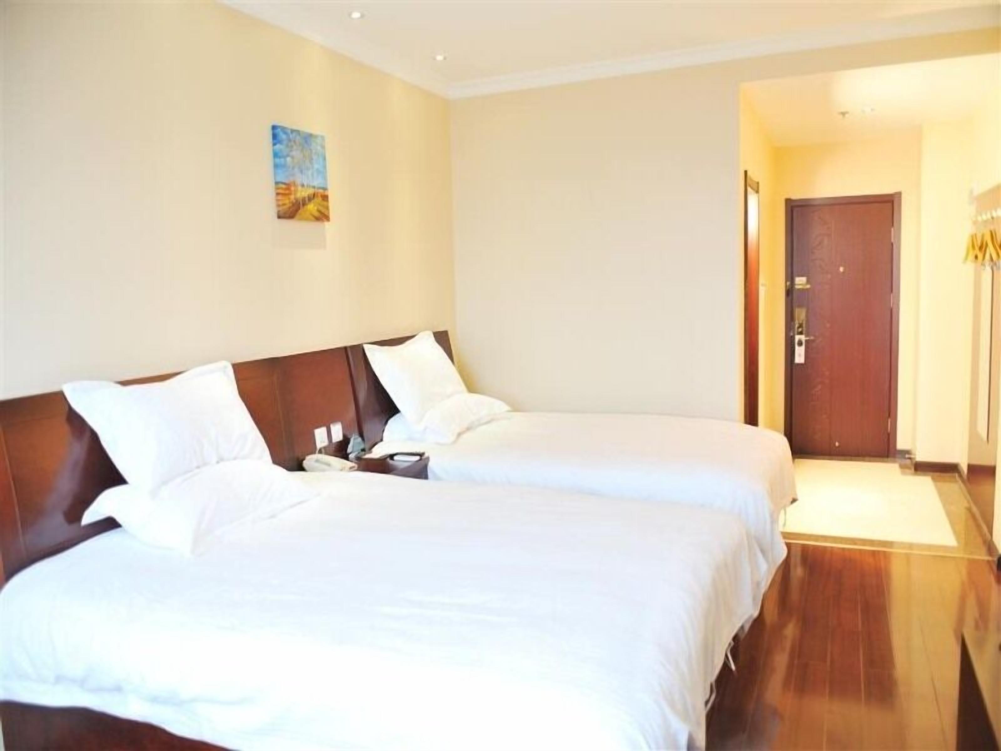 In-room safe, free WiFi