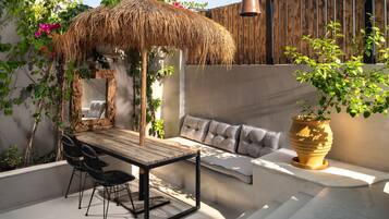 Suite, baignoire à jets (Queen) | Terrasse/patio